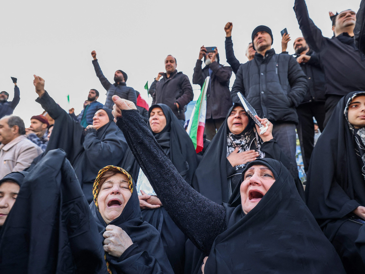 Iran_20mourns_20the_20demise_20of_20Supreme_20leader_20Ayatollah_20Ali_20Khamenei_20_285_29.jpg 6