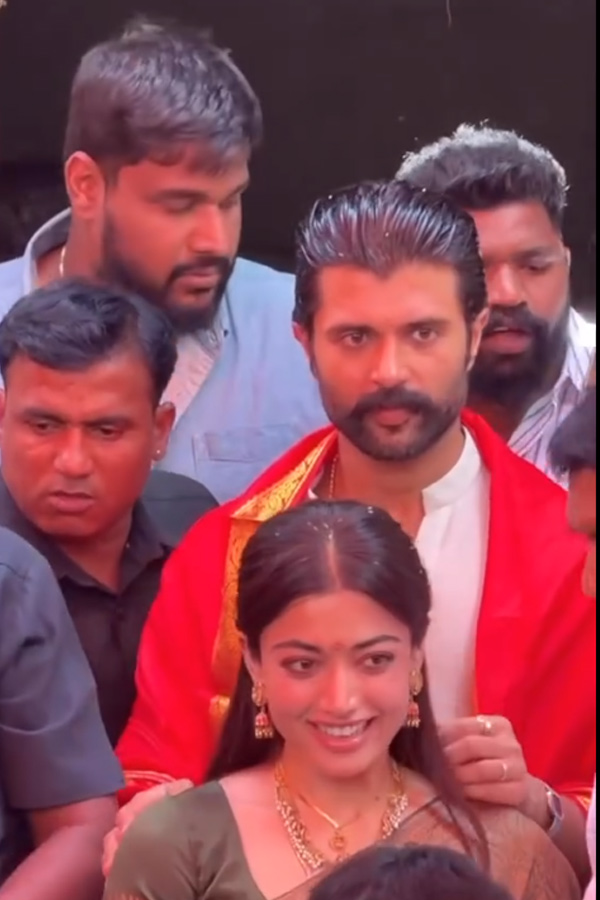 VijayDeverakonda_20And_20RashmikaMandanna_20Visited_20TTD_20Temple_20In_20Hyderabad_20Photos_20_281_29.jpg 2