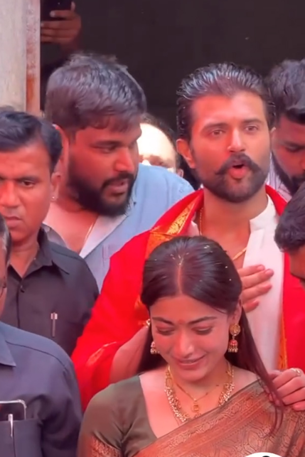 VijayDeverakonda_20And_20RashmikaMandanna_20Visited_20TTD_20Temple_20In_20Hyderabad_20Photos_20_282_29.jpg 3