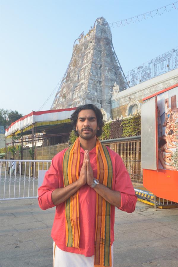 Actor_20Sree_20Vishnu_20Actress_20Nayansarika_20At_20Tirumala_10.jpg 9