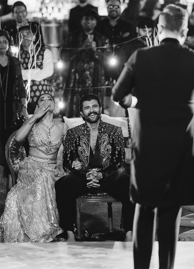 Vijay_20Deverakonda_20And_20Rashmika_20Mandanna_20Wedding_20Sangeet_20At_20Udaipur_20Photos_20Trending__20_2812_29.jpg 12