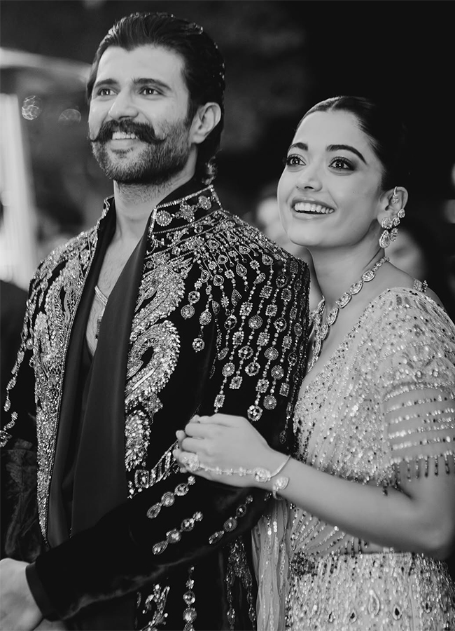 Vijay_20Deverakonda_20And_20Rashmika_20Mandanna_20Wedding_20Sangeet_20At_20Udaipur_20Photos_20Trending__20_2818_29.jpg 18
