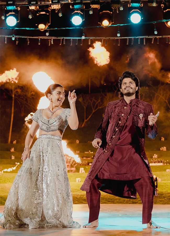 Vijay_20Deverakonda_20And_20Rashmika_20Mandanna_20Wedding_20Sangeet_20At_20Udaipur_20Photos_20Trending__20_2824_29.jpg 24