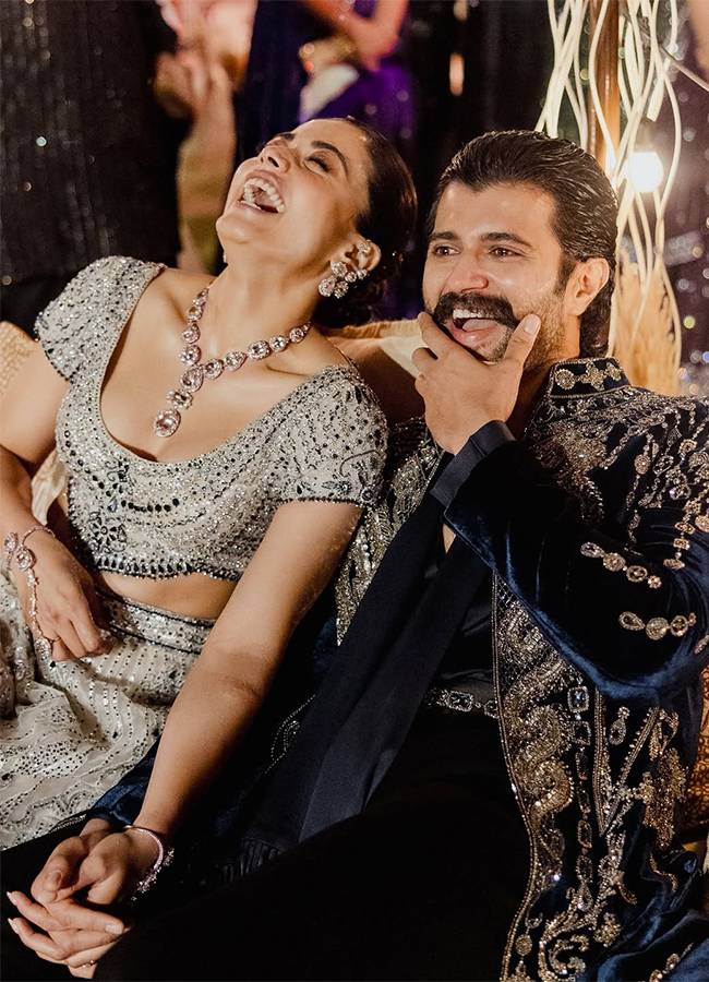 Vijay_20Deverakonda_20And_20Rashmika_20Mandanna_20Wedding_20Sangeet_20At_20Udaipur_20Photos_20Trending__20_287_29.jpg 7