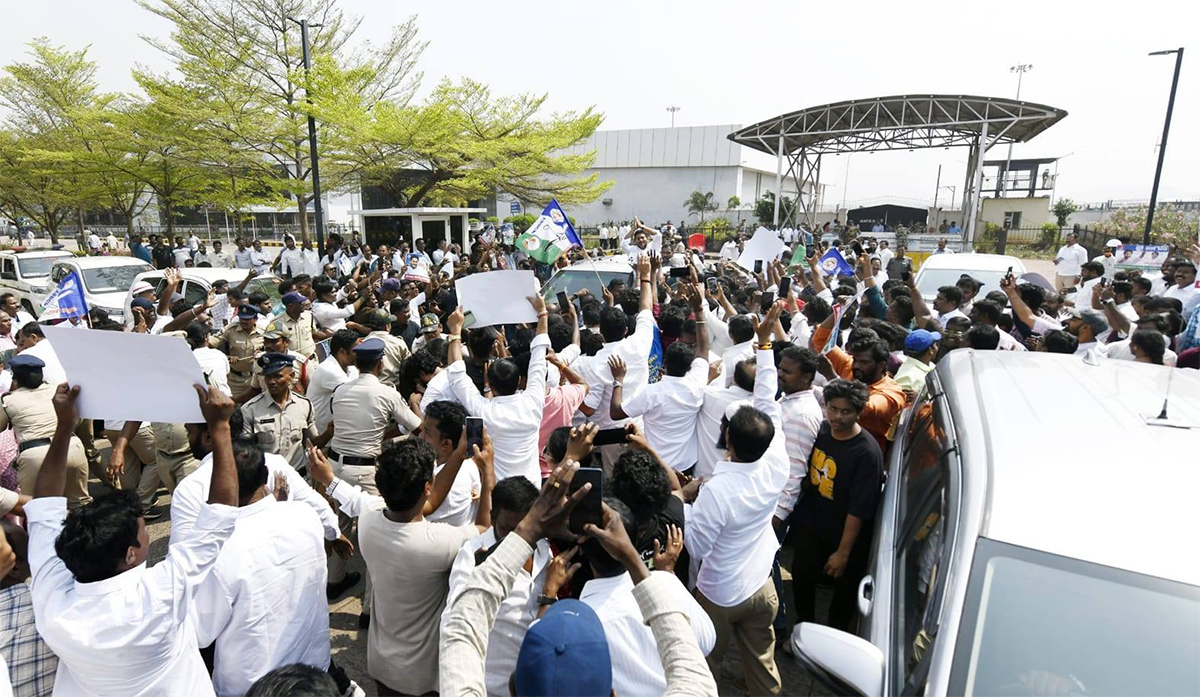 YS_20Jagan_20Mohan_20Reddy_20Visakhapatnam_20Tour_20HD_20Photos__20_2814_29.jpg 14