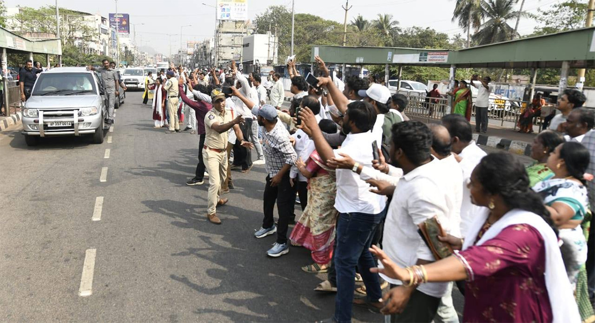 YS_20Jagan_20Mohan_20Reddy_20Visakhapatnam_20Tour_20HD_20Photos__20_285_29.jpg 5