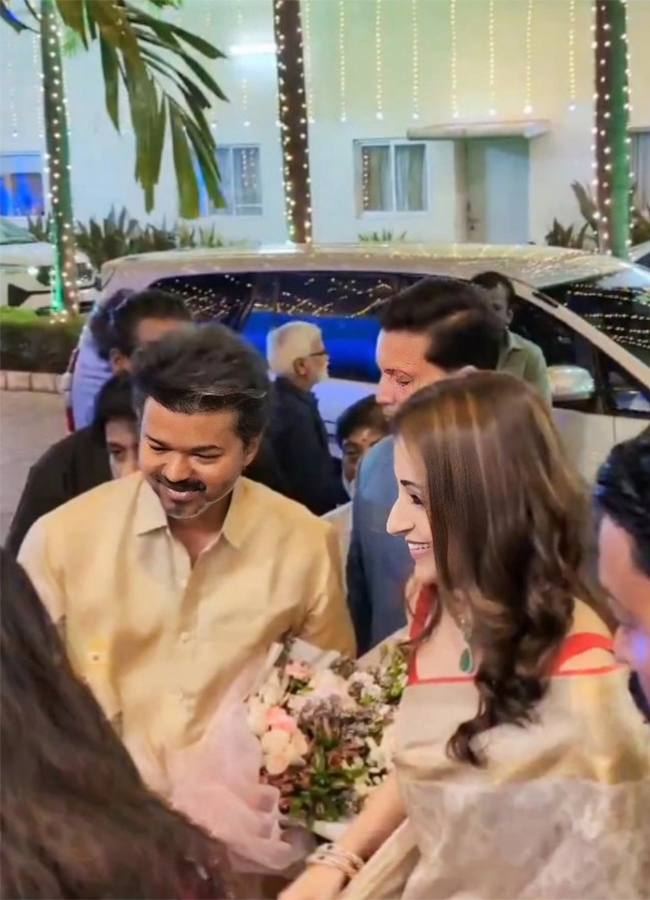 Actor_20and_20TVK_20chief_20Vijay_20attends_20wedding_20reception_20with_20Trisha__20_2811_29.jpg 11