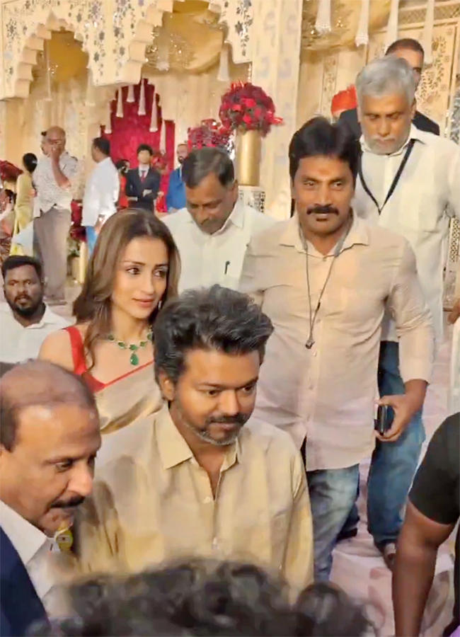 Actor_20and_20TVK_20chief_20Vijay_20attends_20wedding_20reception_20with_20Trisha__20_2817_29.jpg 17