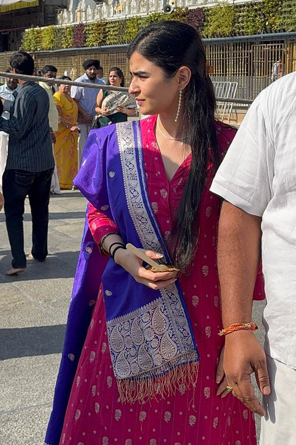 Actress_20Janhvi_20Kapoor_20Visits_20Tirumala_20Temple_20Photos_20_2812_29.jpg 13
