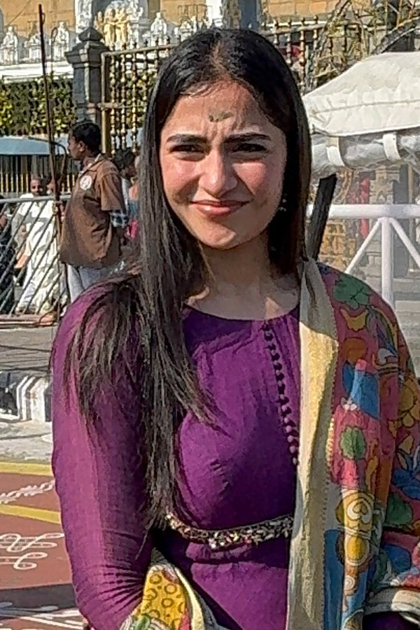 Actress_20Janhvi_20Kapoor_20Visits_20Tirumala_20Temple_20Photos_20_286_29.jpg 7