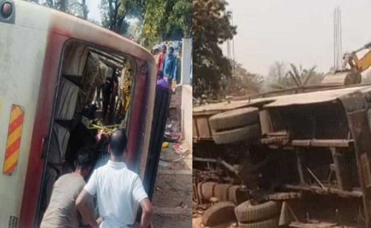 Bus-Overturns-In-Chhattisga.jpg