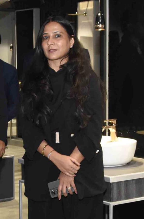 CERA_20STYLE_20STUDIO_20AT_20Jubilee_20Hills_20in_20Hyderabad__20_286_29.jpg 6