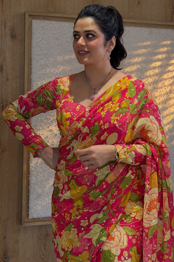 Trending_20Beauty_20Actress_20Girija_20Oak_20Beautiful_20Clicks_20Photos_20_2816_29.jpg 17
