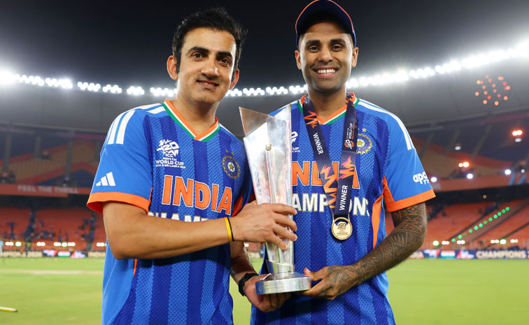 Gautam-Gambhir-T20-Trophy.jpg