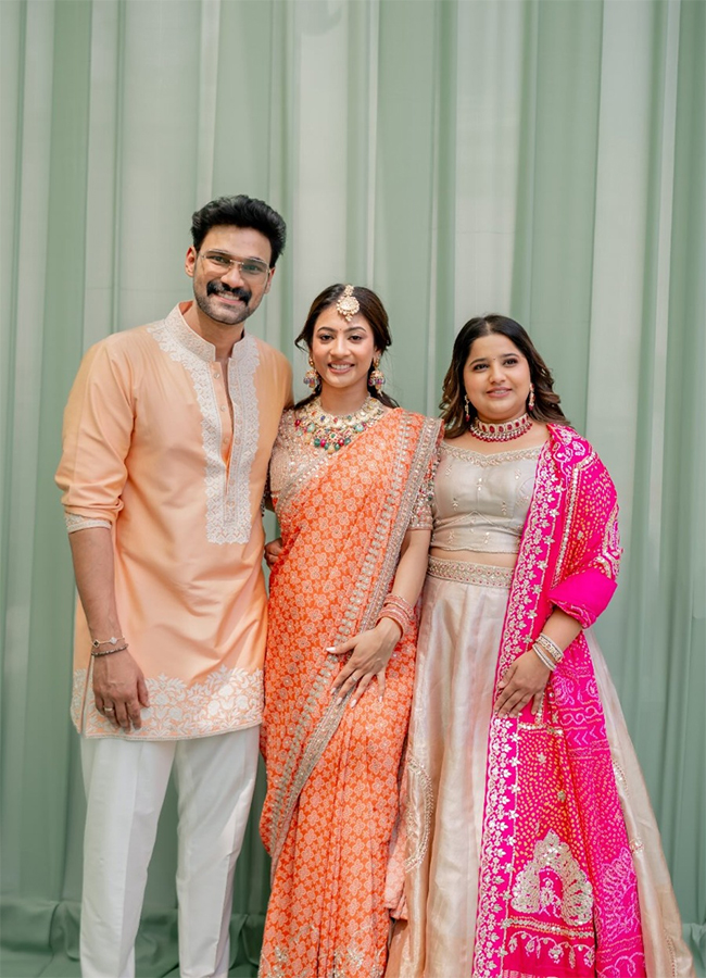 Bellamkonda_20Sai_20Sreenivas_20introduces_20his_20life_20partner_20Kavya_20Reddy__20_2812_29.jpg 12