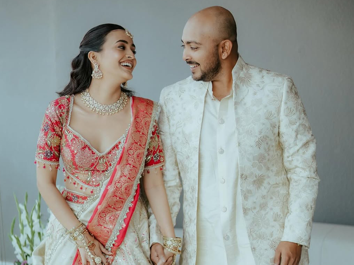 Cricketer_20Prithvi_20Shaw_20gets_20engaged_20To_20Influencer_20Actor_20Akriti_20Agarwal_20Photos_20_286_29.jpg 6