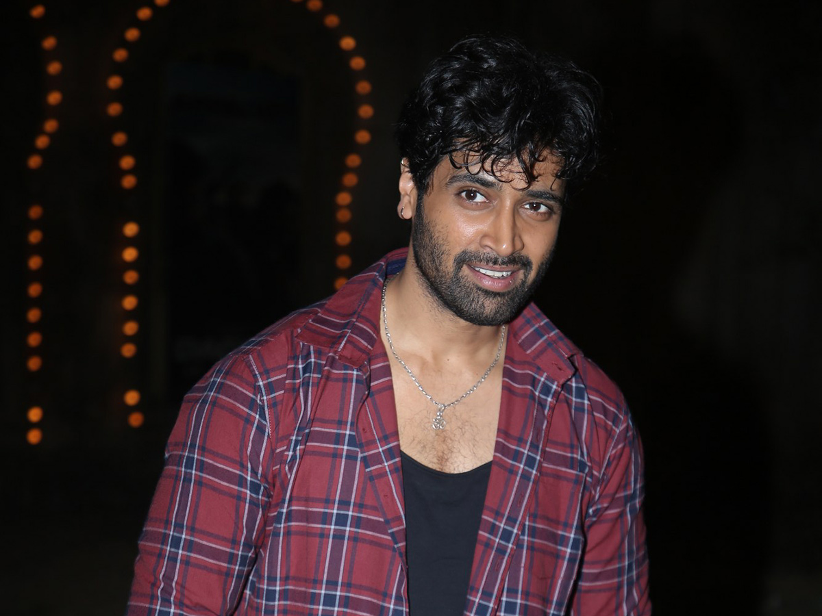 Adivi_20Sesh_20Dacoit_20Movie_20Teaser_20Launch_20Photos__20_287_29.jpg 7