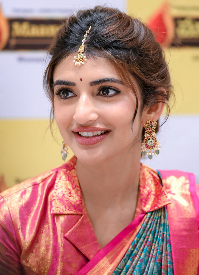 Actress_20Sreeleela_20At_20Khammam__20_2814_29.jpg 14
