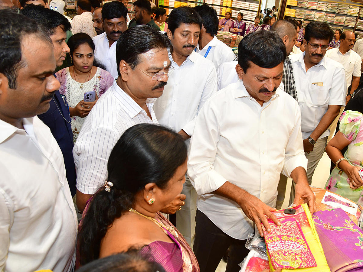 Actress_20Sreeleela_20At_20Khammam__20_284_29.jpg 4
