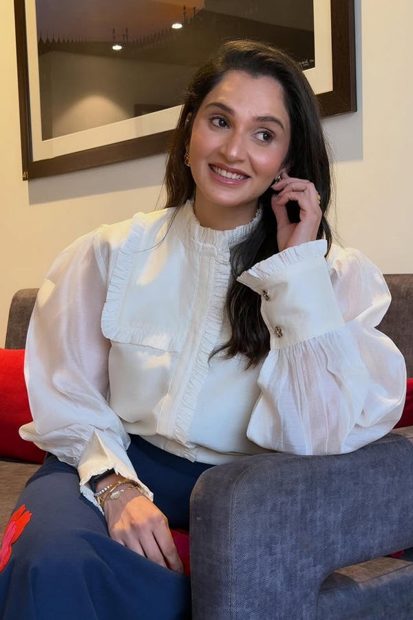 Sania_20Mirza_20Shares_20Latest_20Beautiful_20Photos_20_282_29.jpg 2