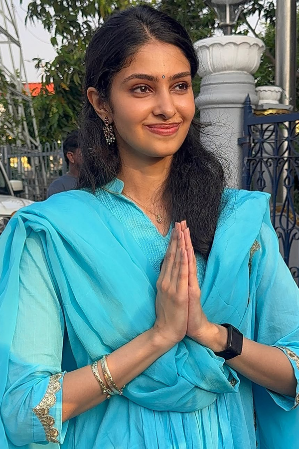 Actress_20Tamanna_20And_20Manasa_20Varanasi_20Visits_20Tirumala_20Temple_20Photos_20_2810_29.jpg 11