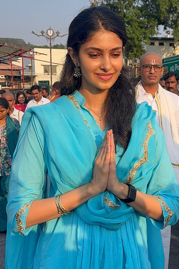 Actress_20Tamanna_20And_20Manasa_20Varanasi_20Visits_20Tirumala_20Temple_20Photos_20_2811_29.jpg 12