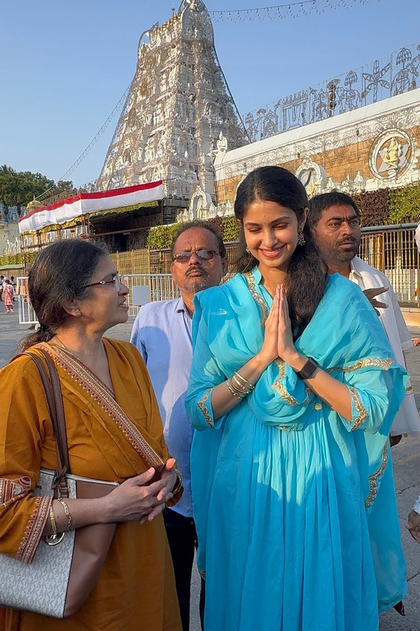 Actress_20Tamanna_20And_20Manasa_20Varanasi_20Visits_20Tirumala_20Temple_20Photos_20_2812_29.jpg 13
