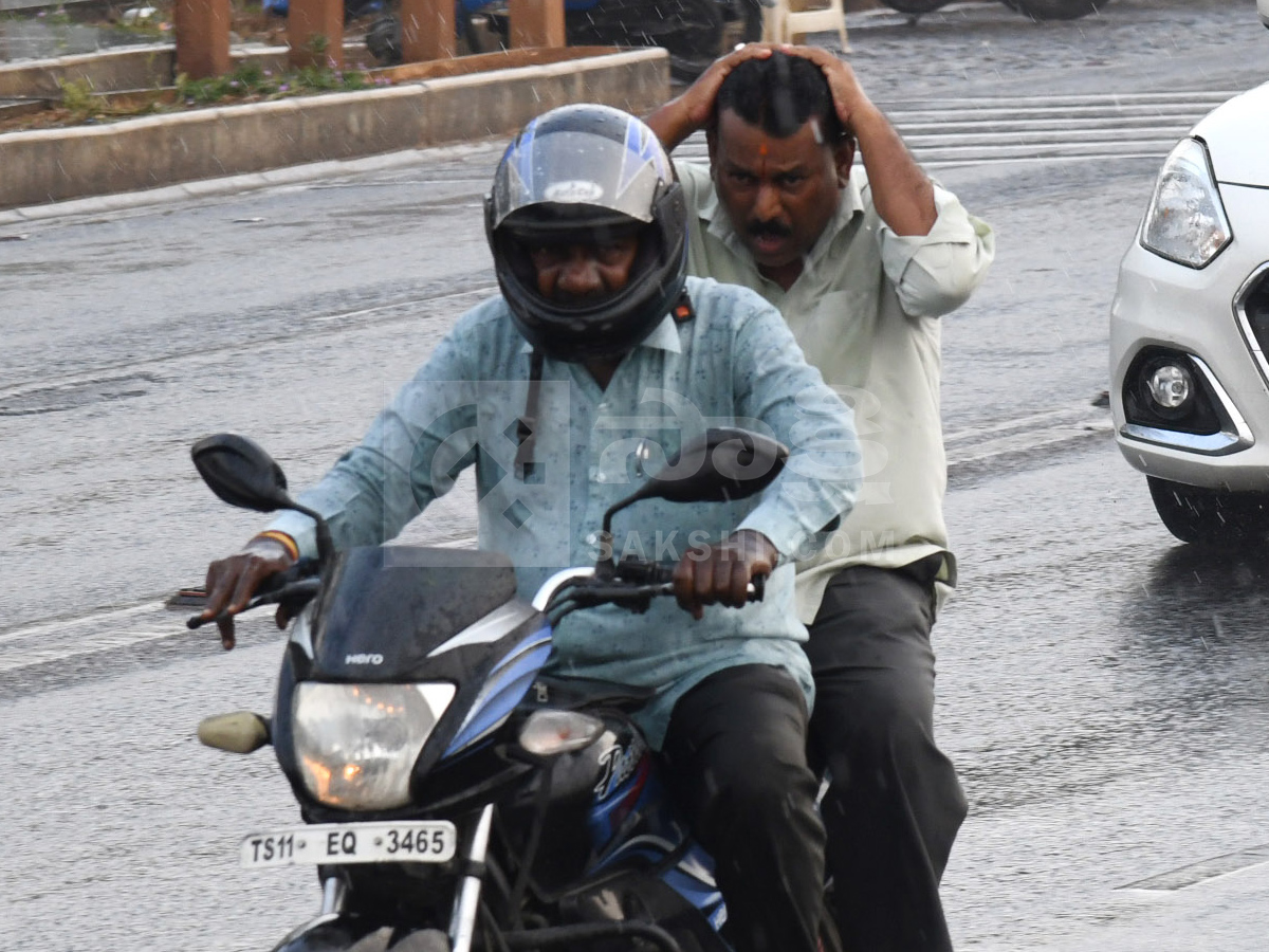 Rain_20Hits_20Several_20Places_20In_20Hyderabad_20Photos_20_289_29.jpg 10