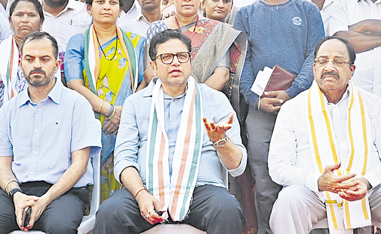 మాట్లాడుతున్న శ్రీధర్&zwnj;బాబు, తుమ్మల  