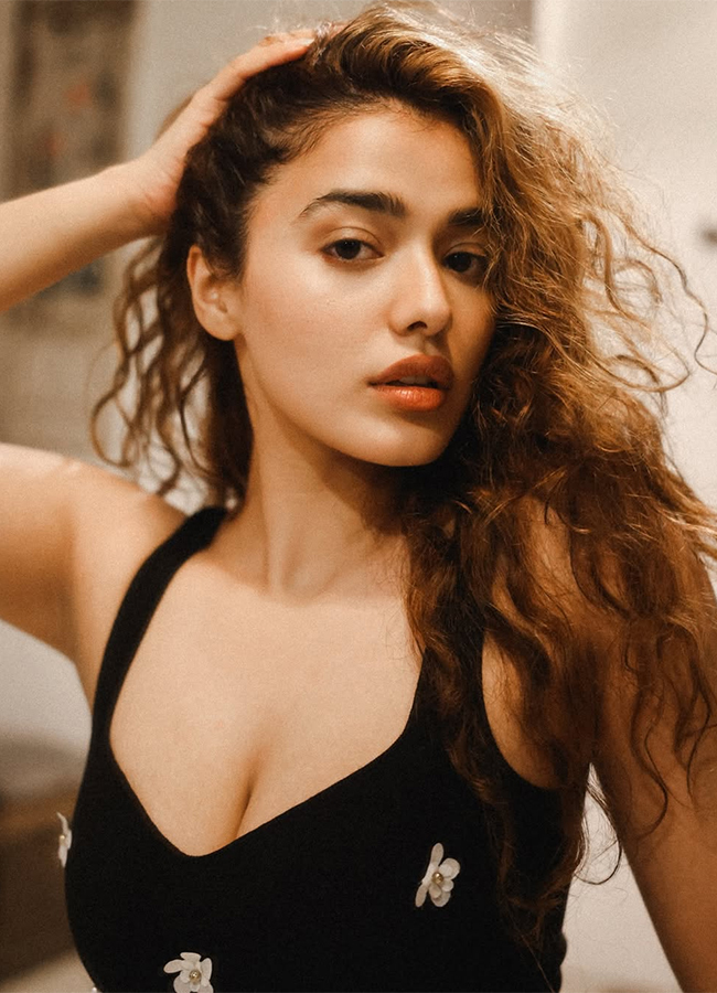 Tollywood-Actress-Ketika-Sharma-Viral-Photos_-(10).jpg 10