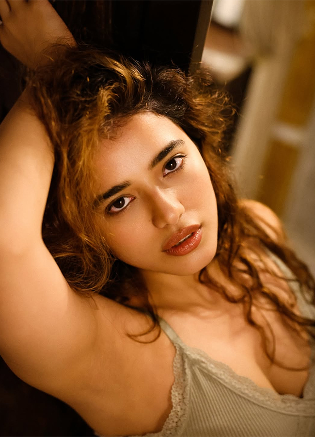 Tollywood-Actress-Ketika-Sharma-Viral-Photos_-(13).jpg 13