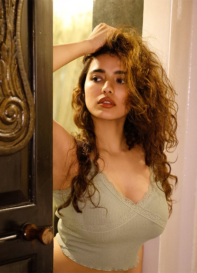 Tollywood-Actress-Ketika-Sharma-Viral-Photos_-(7).jpg 7