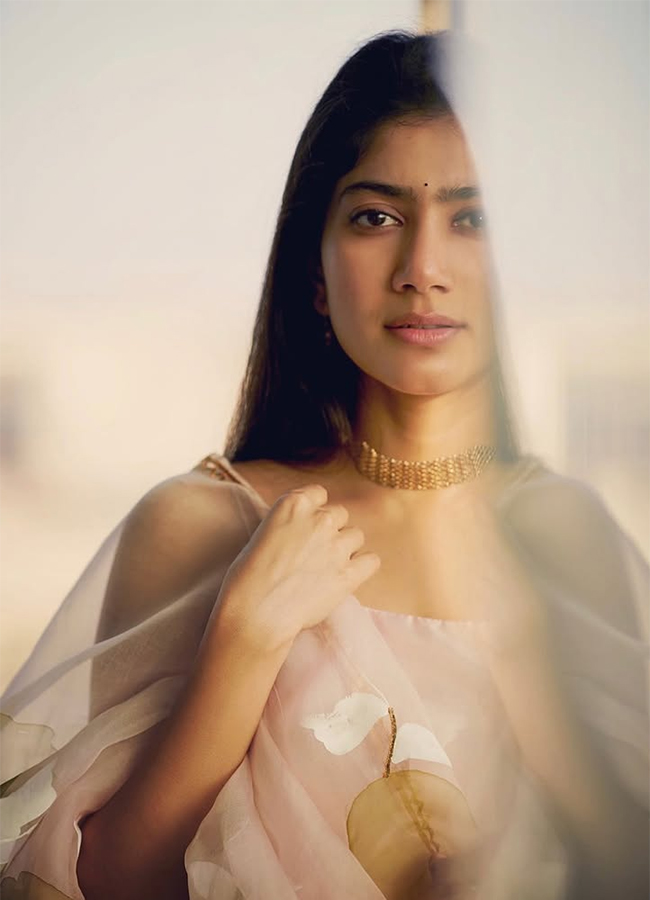 Tollywood-Actress-Sai-Pallavi-Rare-And-Unseen-Photos_-(10).jpg 10