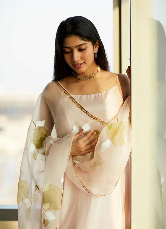 Tollywood-Actress-Sai-Pallavi-Rare-And-Unseen-Photos_-(11).jpg 11