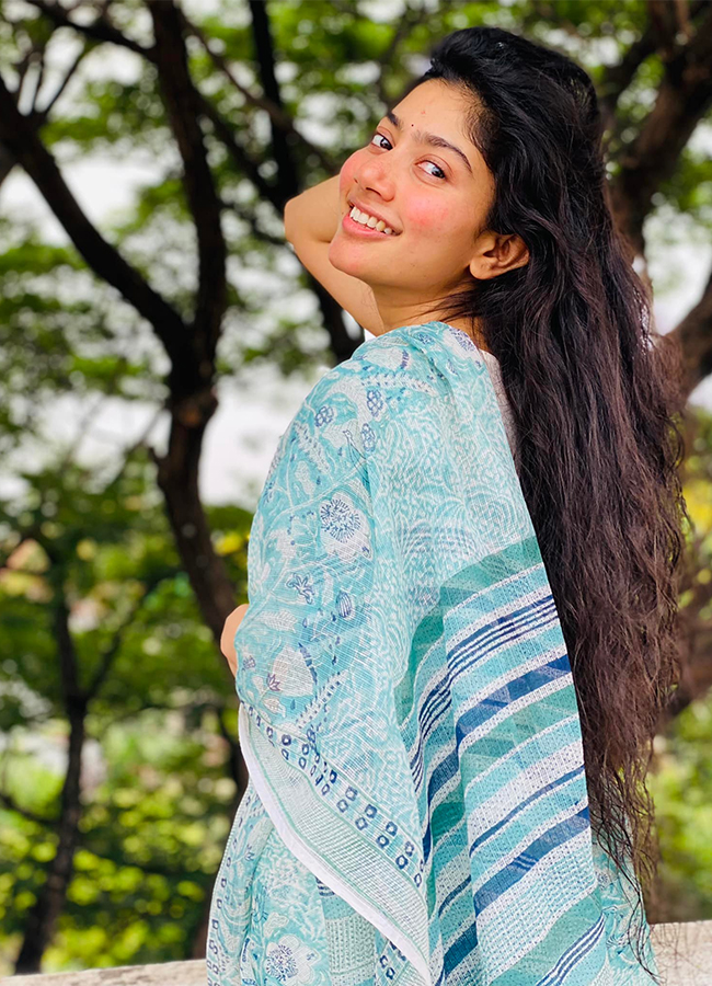 Tollywood-Actress-Sai-Pallavi-Rare-And-Unseen-Photos_-(4).jpg 4