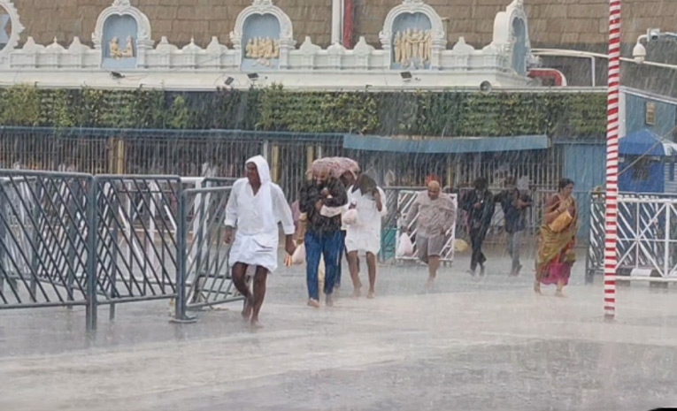 Heavy-Rainfall-In-TIrumala_0.jpg