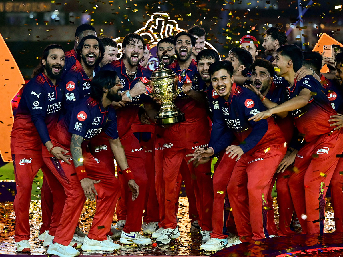 IPL_202026_20_20RCB_20_20Players_20Celebrate_20With_20the_20Trophy_20After_20Winning__20_283_29.jpg 3