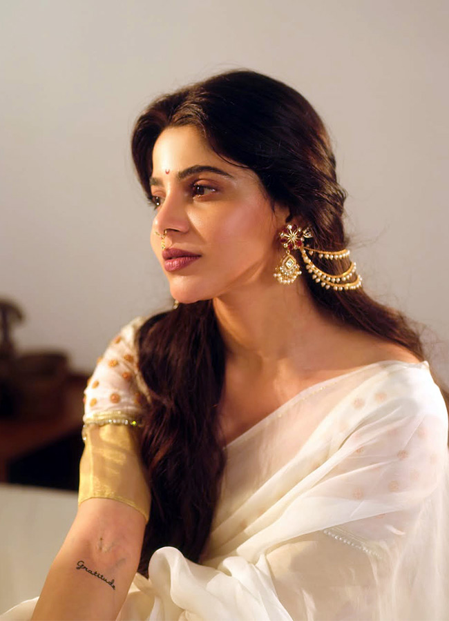 Divyabharathi_20_2810_29.jpg 10