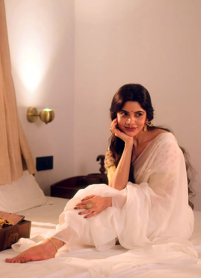 Divyabharathi_20_2812_29.jpg 12