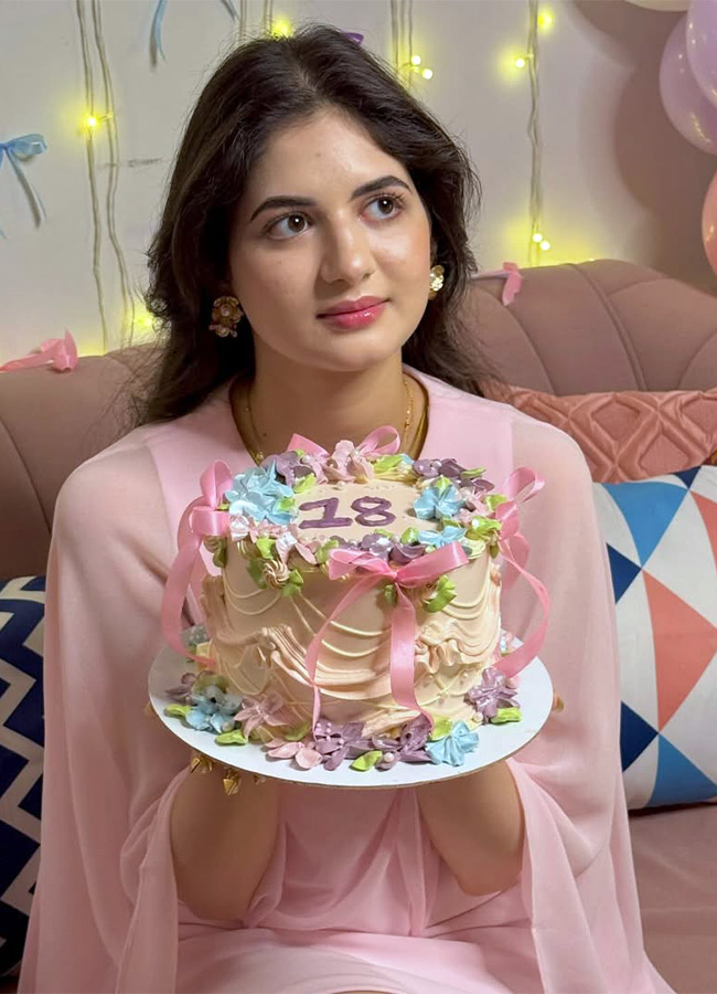 Harshaali_20Malhotra_20_2810_29.jpg 10