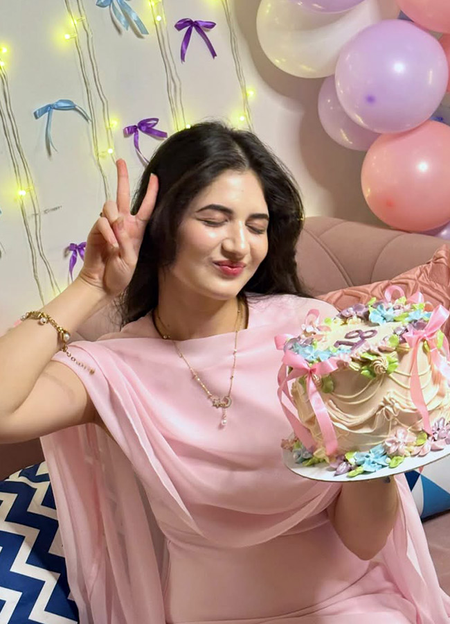 Harshaali_20Malhotra_20_287_29.jpg 7