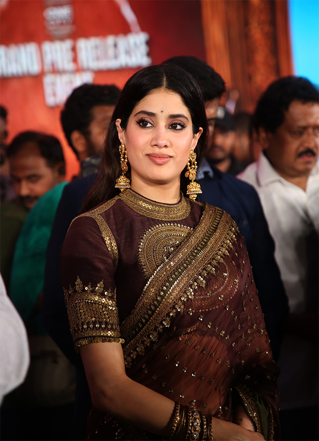 Peddi_20Movie_20_20Actress_20Janhvi_20Kapoor_20Viral_20Photos__20_2810_29.jpg 10