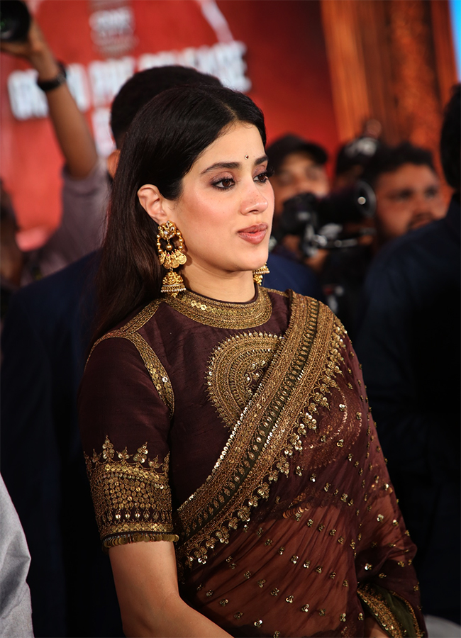 Peddi_20Movie_20_20Actress_20Janhvi_20Kapoor_20Viral_20Photos__20_2812_29.jpg 12