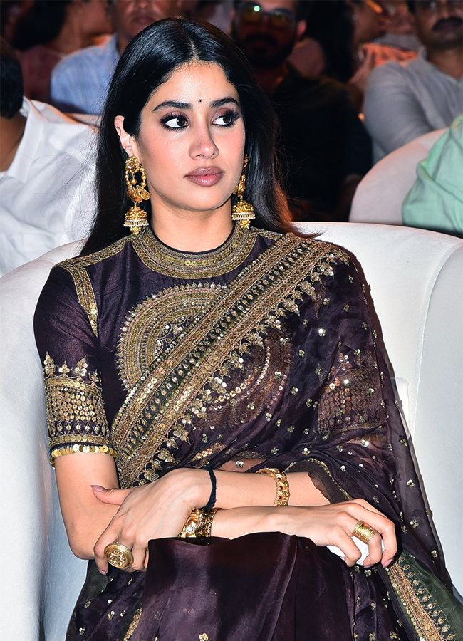 Peddi_20Movie_20_20Actress_20Janhvi_20Kapoor_20Viral_20Photos__20_283_29.jpg 3
