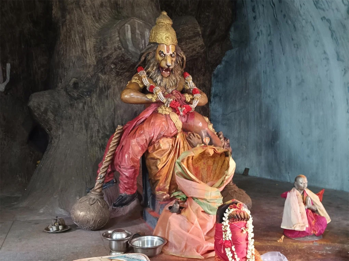 Devotional_20_20Nampally_20Gutta_20Laxmi_20Narasimha_20Swami_20Temple_20HD_20Photos__20_2814_29.jpg 14