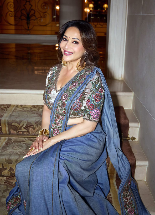 Madhuri_20Dixit_20_283_29_0.jpg 3