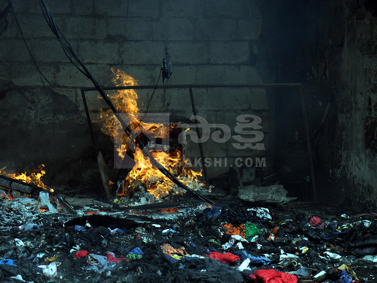 Hyderabad_20_20Ameerpet_20Fire_20Accident_20HD_20Photos__20_2822_29.jpg 22