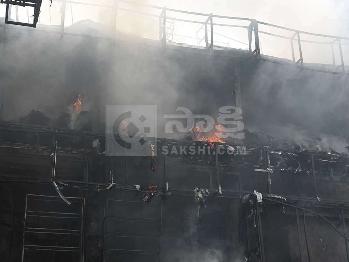 Hyderabad_20_20Ameerpet_20Fire_20Accident_20HD_20Photos__20_287_29.jpg 7
