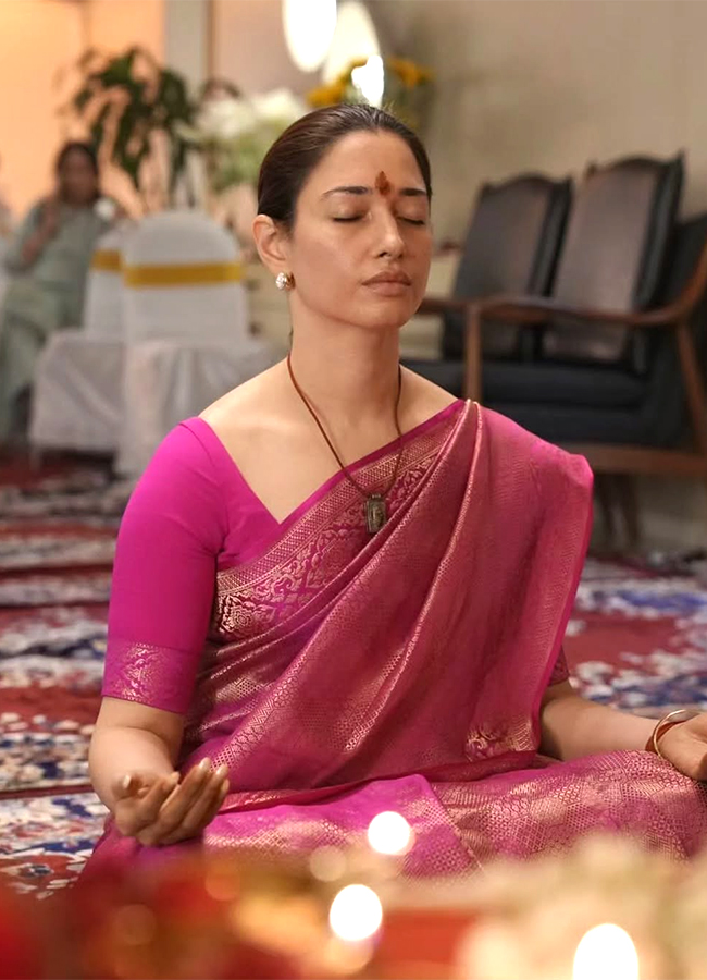 Tamannaah_20Bhatia_20Performs_20Linga_20Bhairavi_20Devi_20Punya_20Pooja_20At_20Her_20Residence__20_2810_29.jpg 10