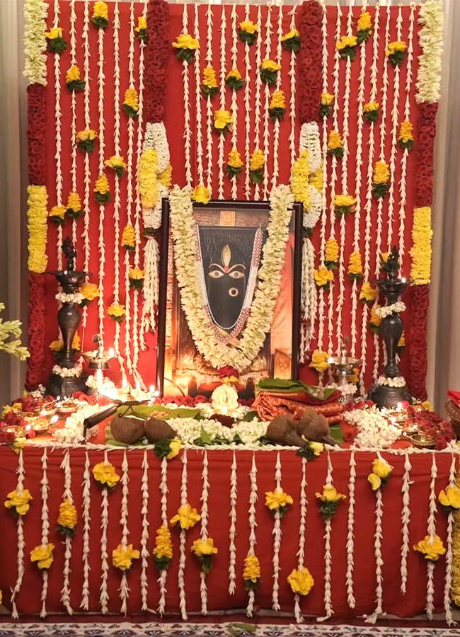 Tamannaah_20Bhatia_20Performs_20Linga_20Bhairavi_20Devi_20Punya_20Pooja_20At_20Her_20Residence__20_286_29.jpg 6